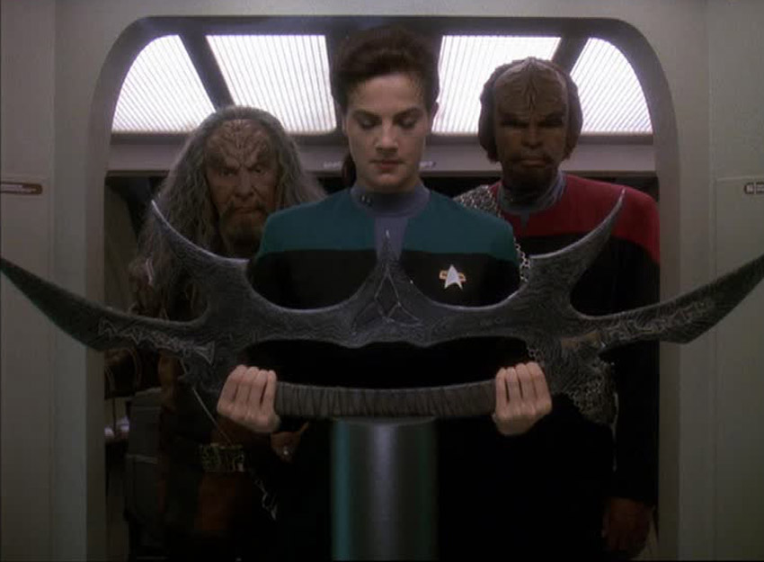 Weapon image Images/S/SwordofKahless.jpg