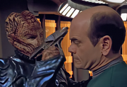 Gallery Image Hirogen Pistol